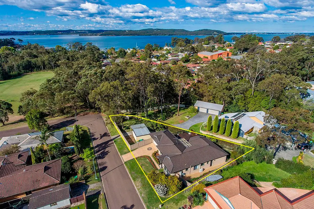 Sold House 11 Jabiru Street, Carey Bay NSW 2283 Oct 11, 2016 Homely