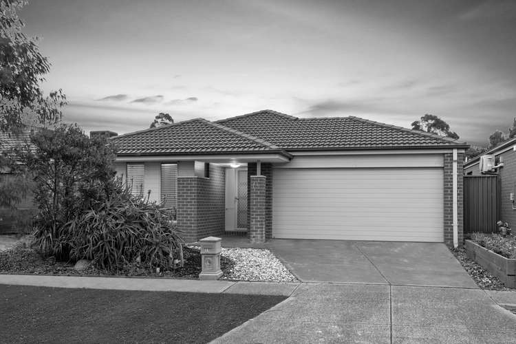 33 Brockwell Crescent, Manor Lakes VIC 3024