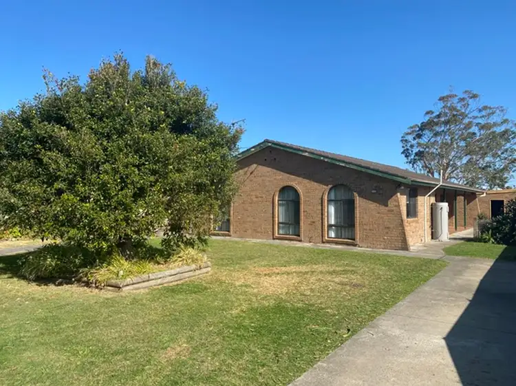 11 Fairlands Street