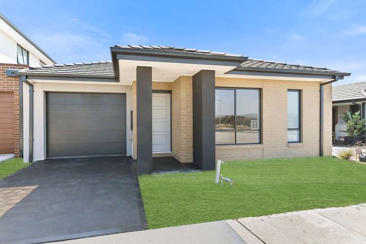 Main view of Homely house listing, 33 Landscape Boulevard, Hampton Park VIC 3976