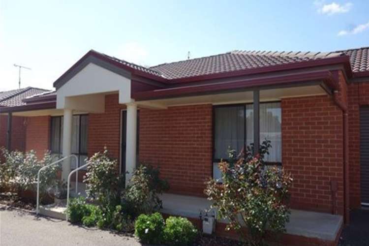 Main view of Homely unit listing, 2/22 Holyrood Street, Maryborough VIC 3465