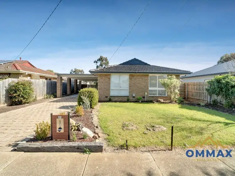 11 Monash Street