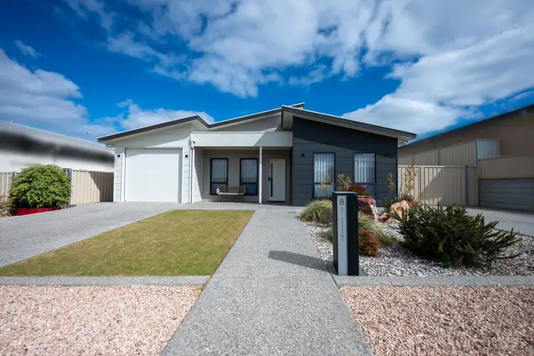 8 St Andrews Drive