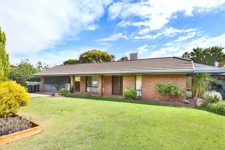 1 Hillcrest Close