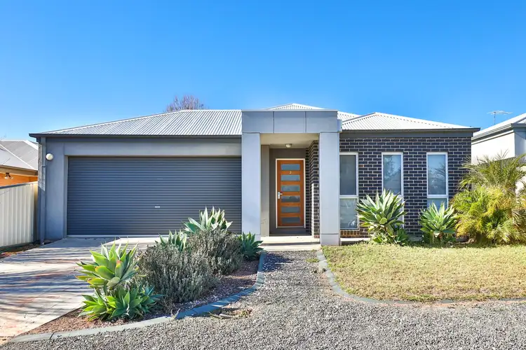 2B Dawn Avenue