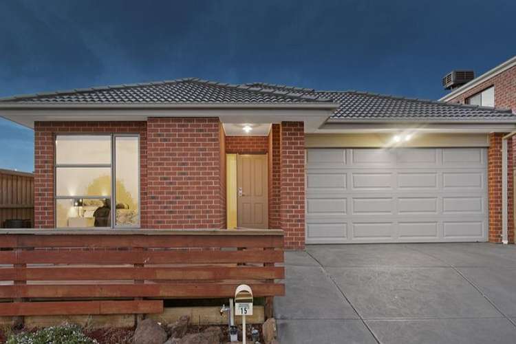 15 Maeve Circuit, Clyde North VIC 3978
