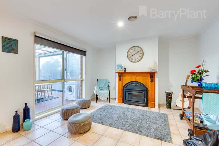 Sixth view of Homely house listing, 2 Windarra Court, Sunbury VIC 3429