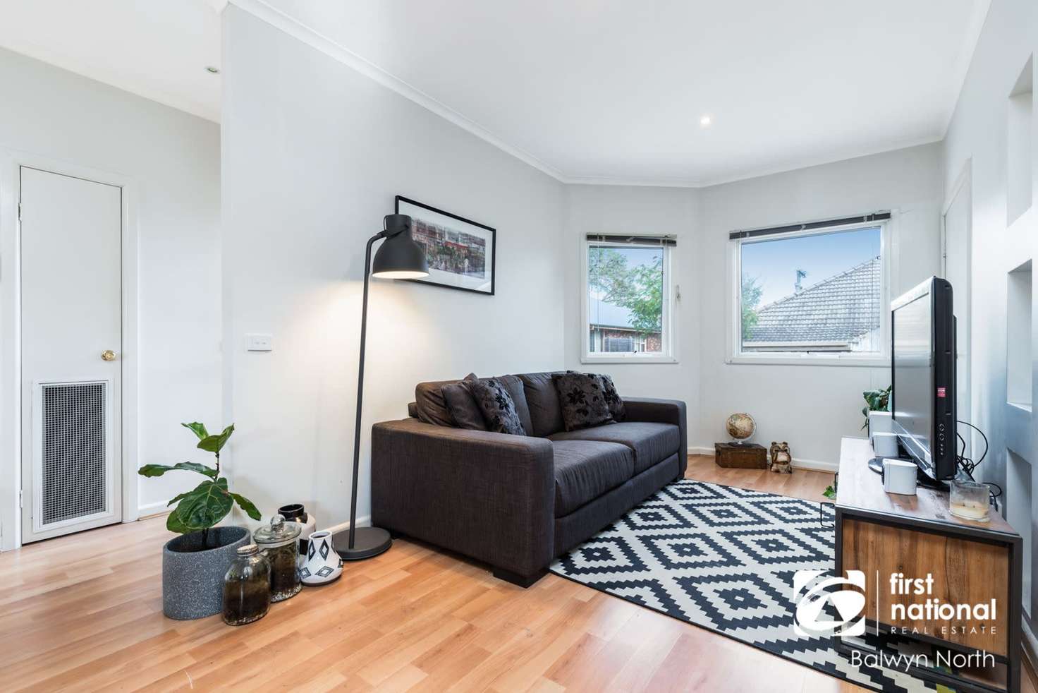 Main view of Homely unit listing, 2/21 Esdale Street, Blackburn VIC 3130