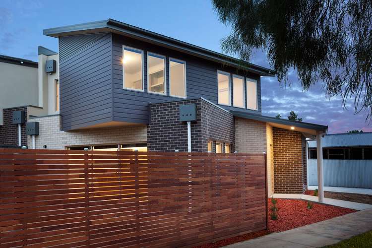 Second view of Homely townhouse listing, 2/22 Fox Street, East Bendigo VIC 3550