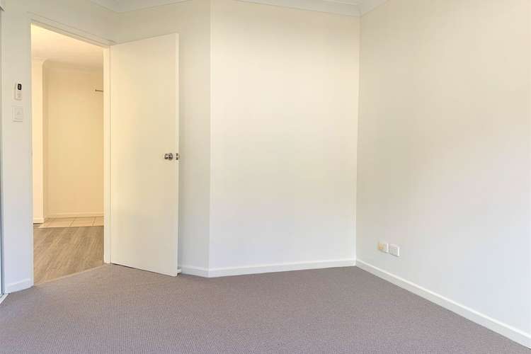 Fourth view of Homely apartment listing, 5/25 Darrambal Street, Chevron Island QLD 4217
