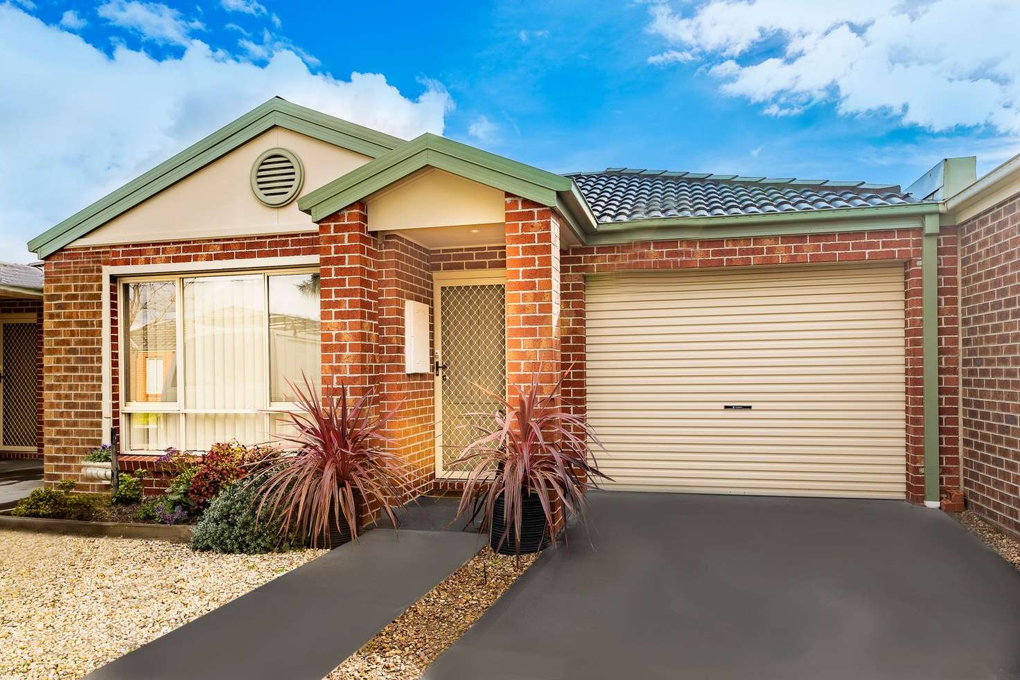 Main view of Homely villa listing, 2/9-15 Higgs Circuit, Sunbury VIC 3429