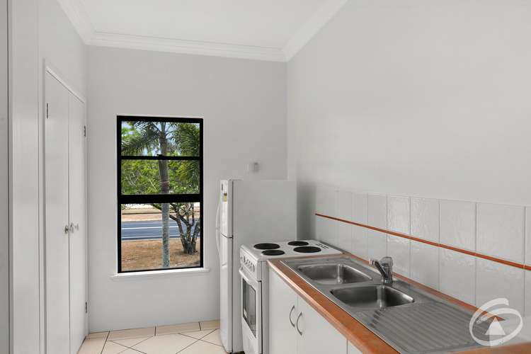 Sixth view of Homely unit listing, 2/437 Draper Street, Parramatta Park QLD 4870