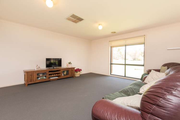 Fifth view of Homely house listing, 8 Bushland Rise, Koorlong VIC 3501