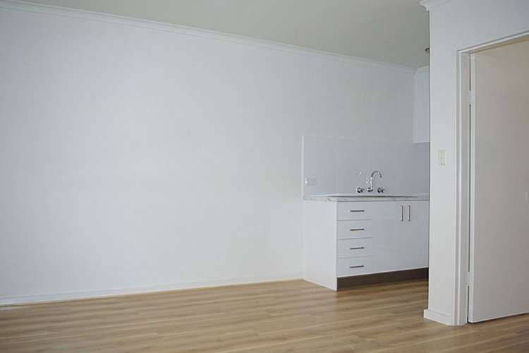 Third view of Homely apartment listing, 5/7 King Edward Avenue, Sunshine VIC 3020