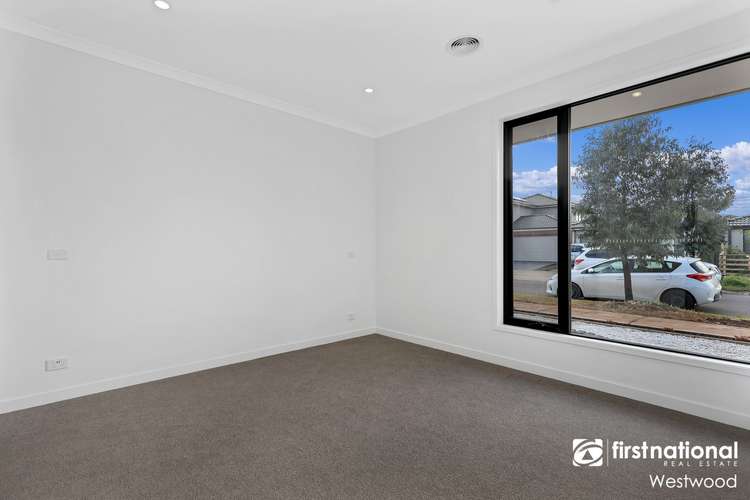 Fifth view of Homely house listing, 10 Dundee Way, Truganina VIC 3029