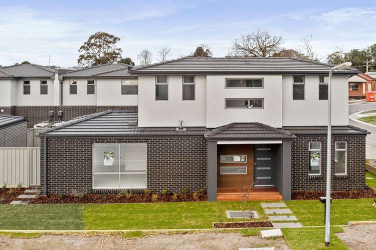 Main view of Homely townhouse listing, 10 Sutton Crescent, Carrum Downs VIC 3201