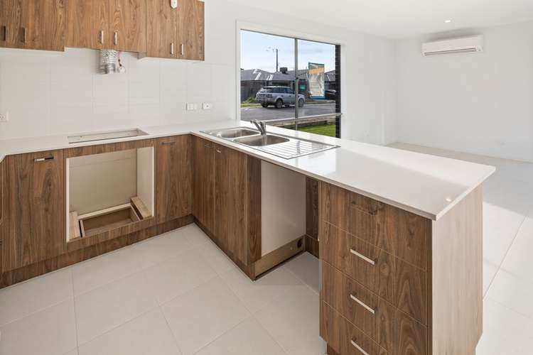 Fourth view of Homely townhouse listing, 10 Sutton Crescent, Carrum Downs VIC 3201
