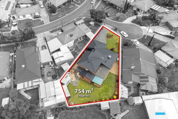 Second view of Homely house listing, 4 Hook Court, Craigieburn VIC 3064