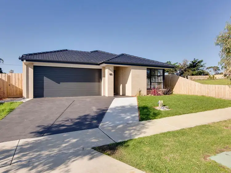 25 Castlecombe Circuit, Cowes VIC 3922