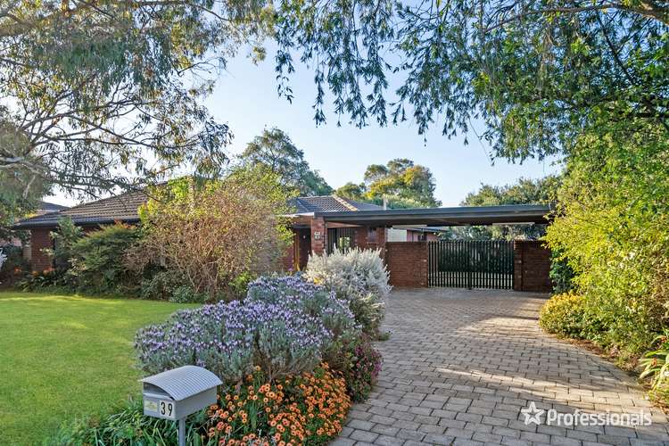 39 Angourie Crescent, Taylors Lakes VIC 3038