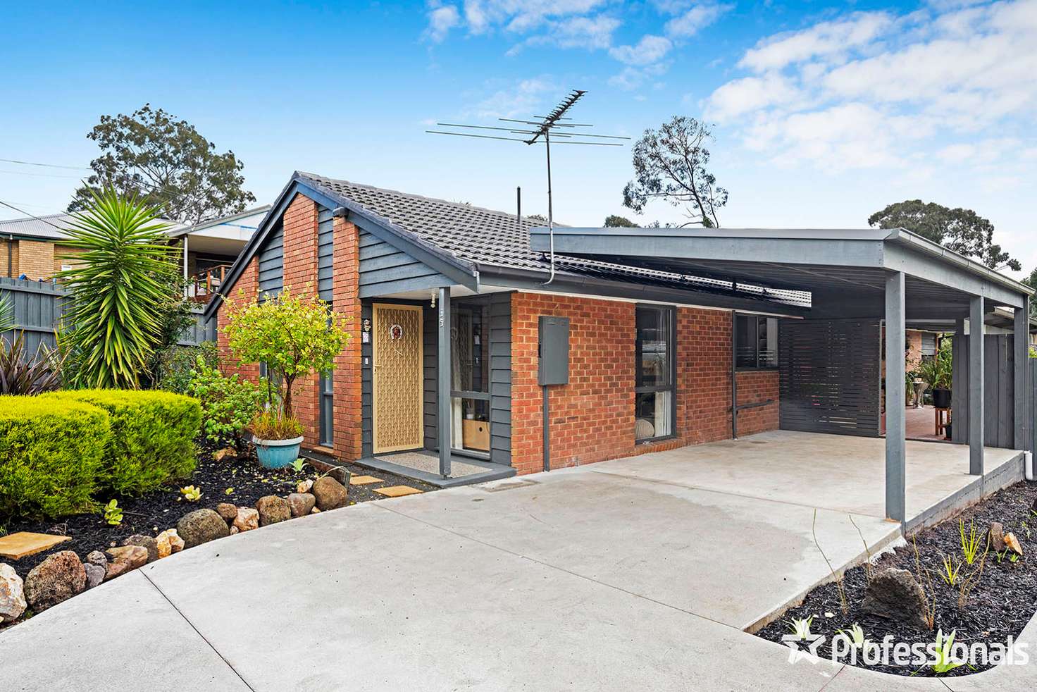 Main view of Homely house listing, 35 Jacaranda Avenue, Kilsyth VIC 3137