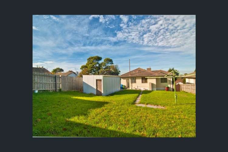 Fifth view of Homely house listing, 18 Lilly Pilly Avenue, Doveton VIC 3177