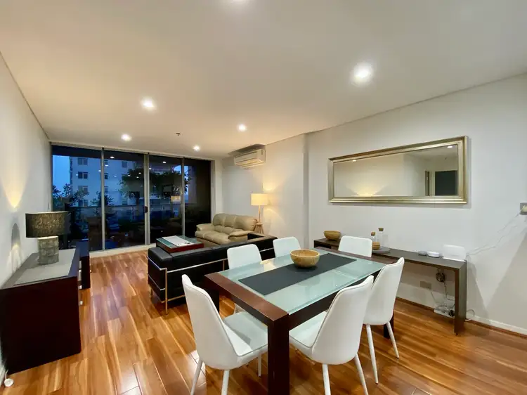 6 Lachlan Street
