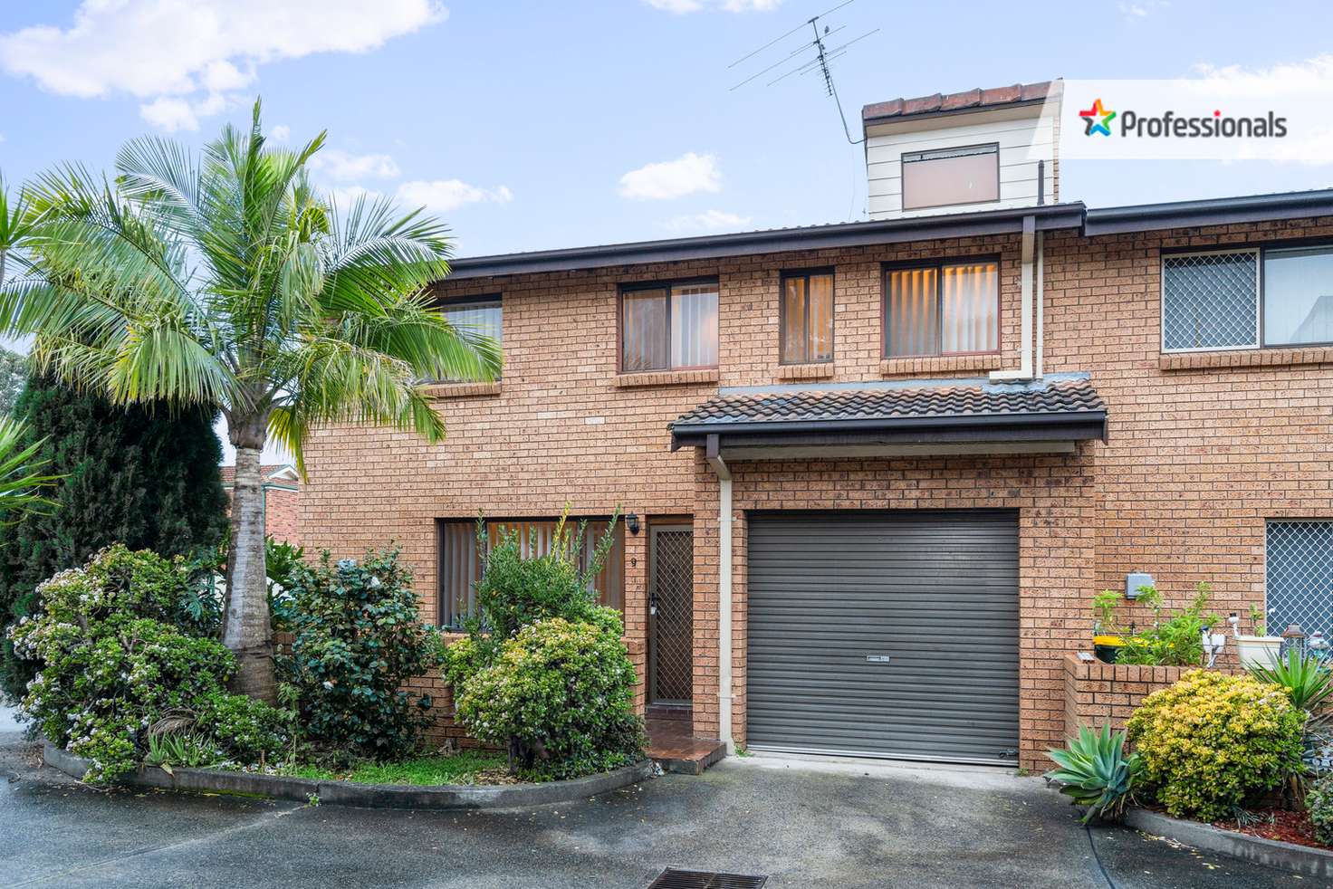 Main view of Homely townhouse listing, 9/23-25 William Street, Lurnea NSW 2170
