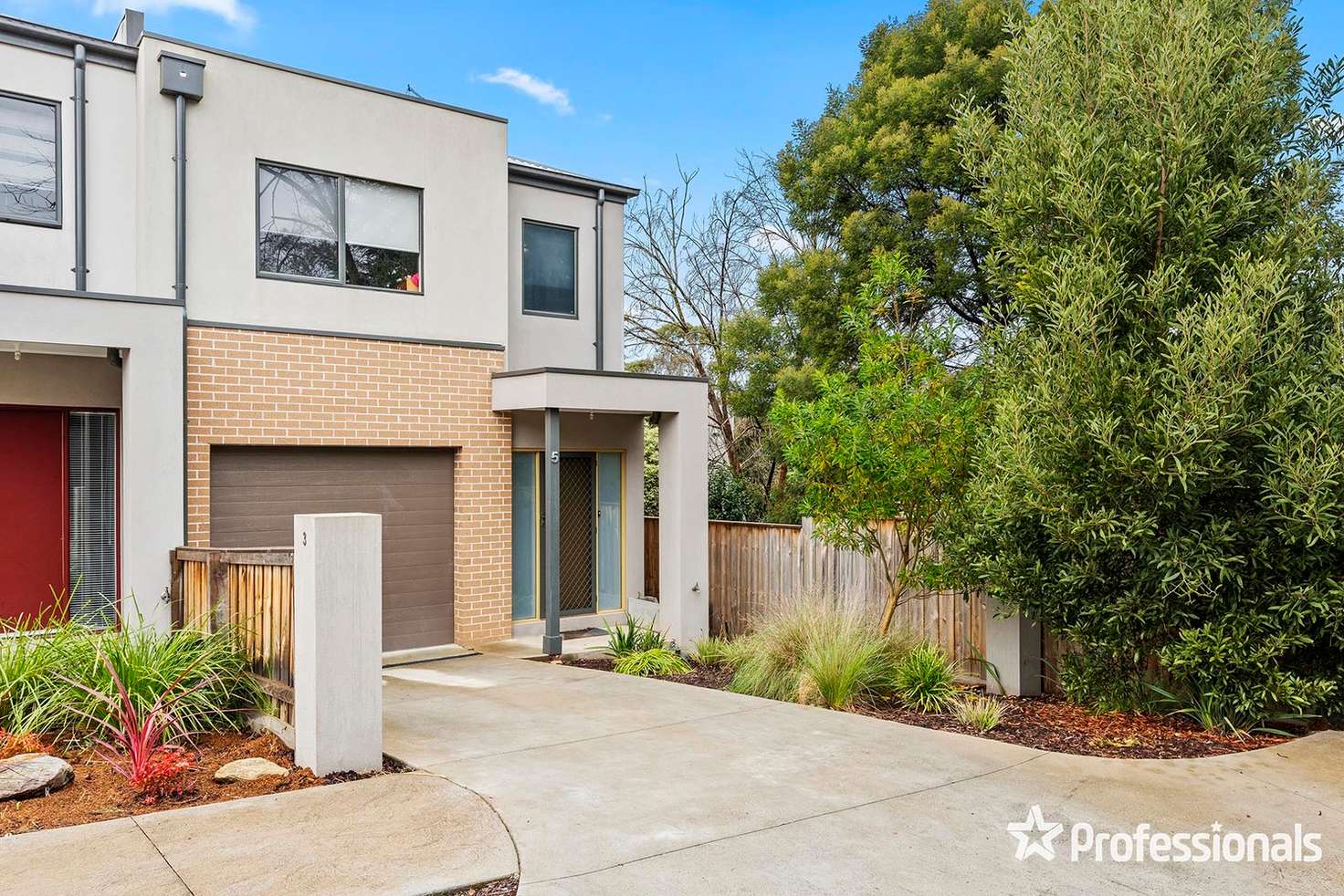 Main view of Homely house listing, 5 Toby Place, Mooroolbark VIC 3138