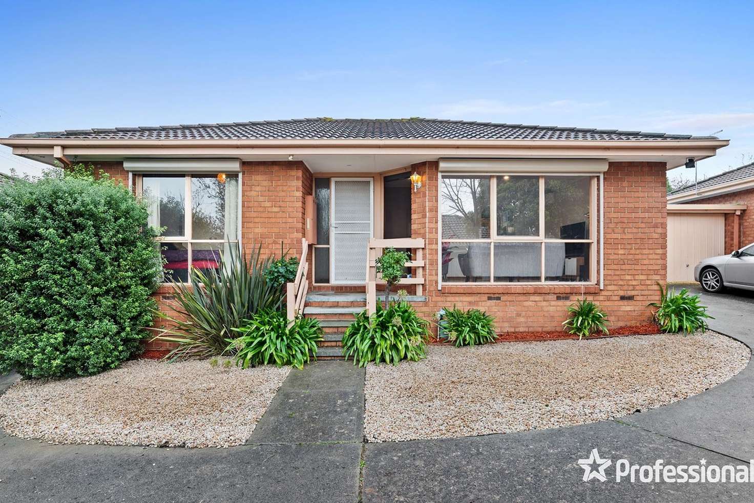Main view of Homely unit listing, 2/17 Emerald Street, Ringwood VIC 3134