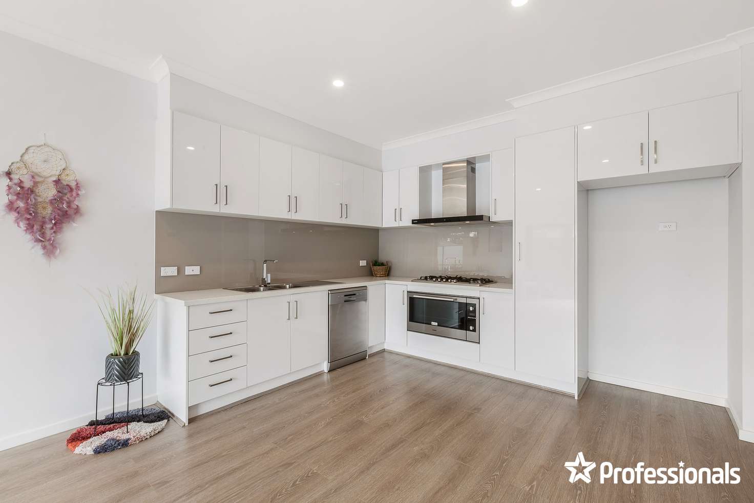 Main view of Homely townhouse listing, 5/5 Stamford Crescent, Rowville VIC 3178