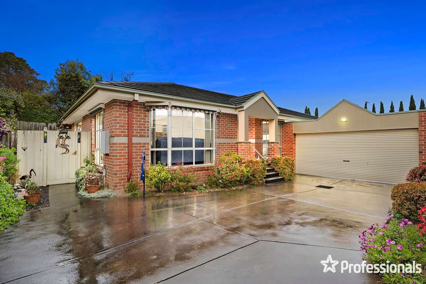 Main view of Homely house listing, 2/28 Longfellow Avenue, Mooroolbark VIC 3138