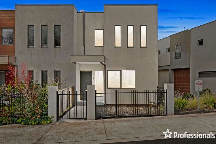 Main view of Homely townhouse listing, 8 Recess Concourse, Mooroolbark VIC 3138