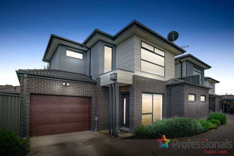 Main view of Homely townhouse listing, 2/42 Buckingham Street, Sydenham VIC 3037