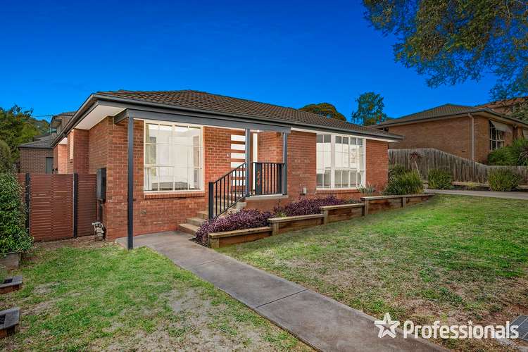 24 Chevalier Crescent, Mooroolbark VIC 3138