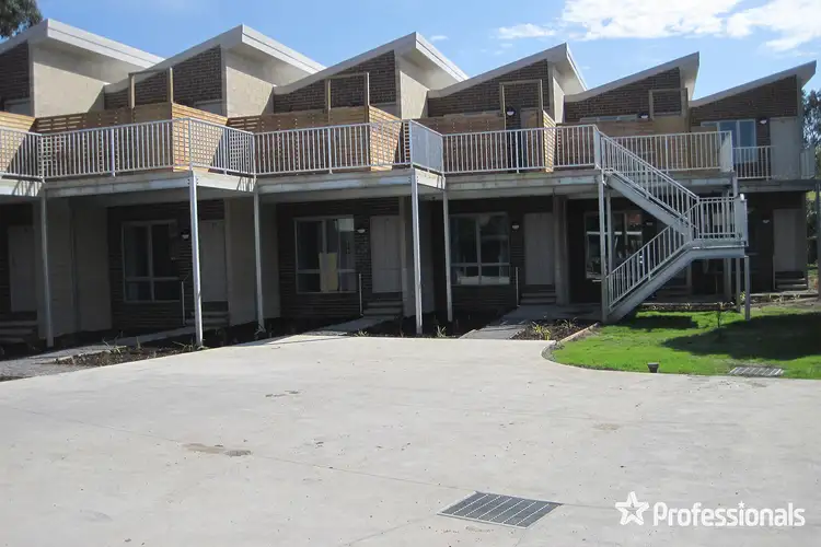 Main view of Homely unit listing, 13/8-10 Mount view Parade, Mooroolbark VIC 3138