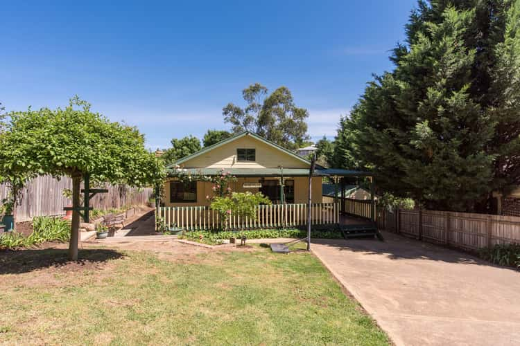 11 Belair Close, Seville VIC 3139