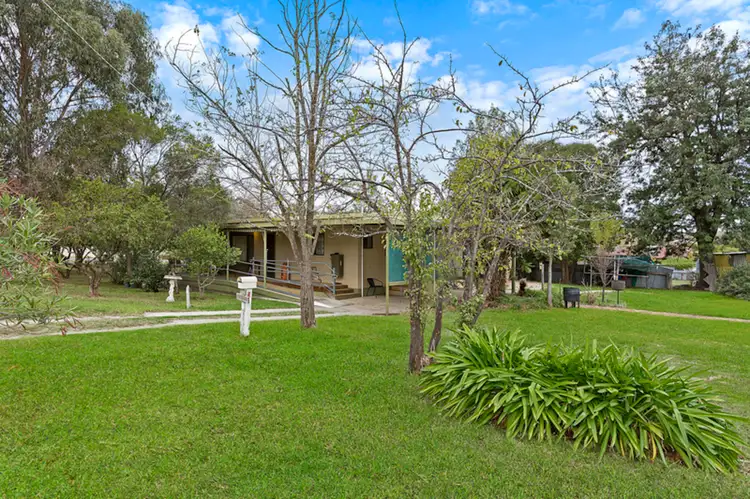 80 Albert Road, Chiltern VIC 3683