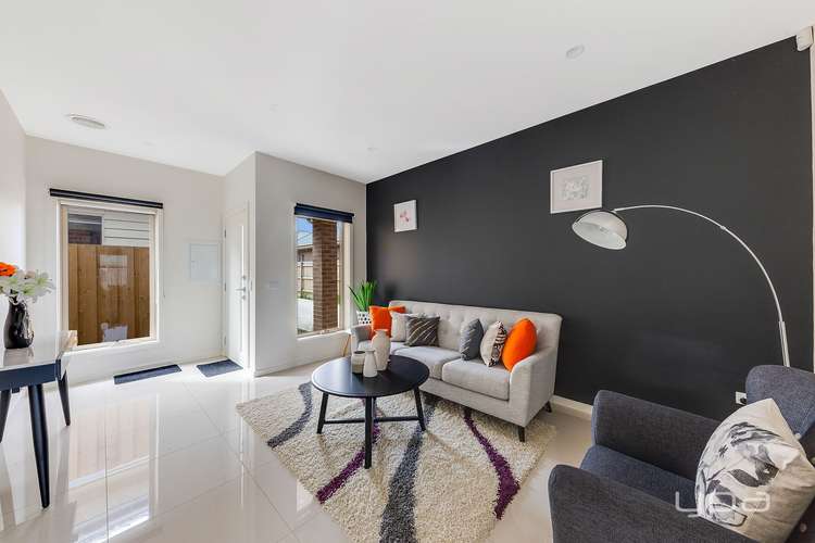 Main view of Homely unit listing, 2/24 Errington Road, St Albans VIC 3021