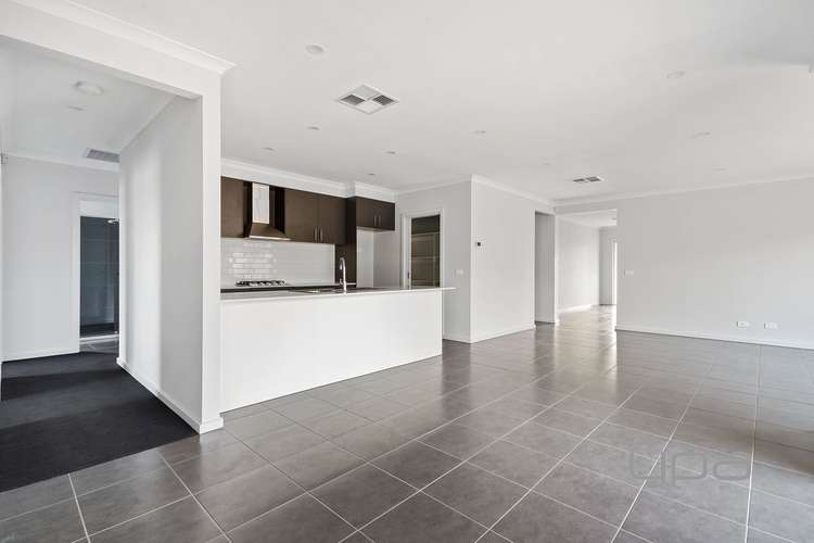 Seventh view of Homely house listing, 39 Treeve Parkway, Werribee VIC 3030