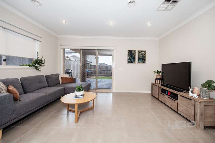 Sixth view of Homely house listing, 8 Dawkins  Avenue, Fraser Rise VIC 3336