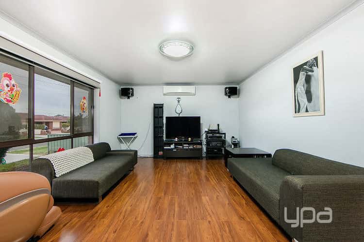 Second view of Homely house listing, 3 Baron Court, Kings Park VIC 3021