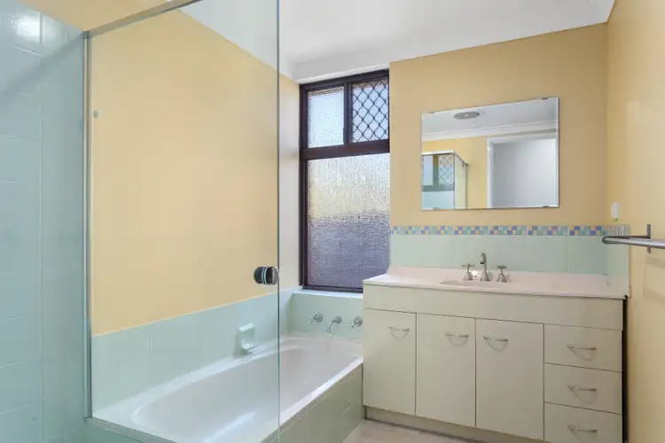 Floorplan of Homely house listing, 4 Steffanoni Place, Kardinya WA 6163