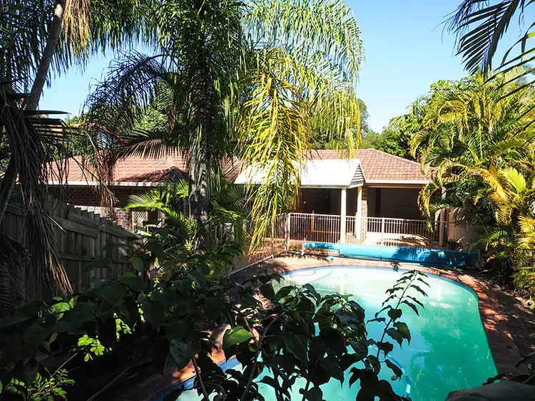 10 Toddington St, Chapel Hill QLD 4069