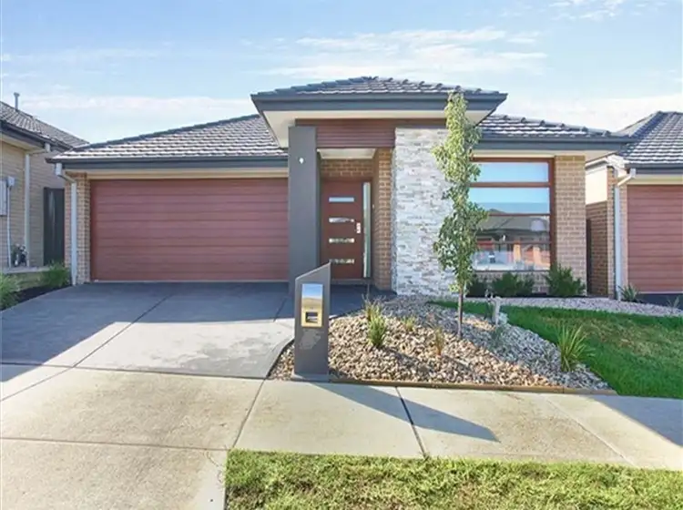 13 Sotiria Way, Clyde North VIC 3978