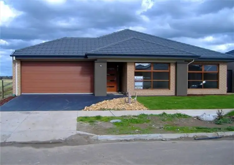 10 Romney Way, Clyde North VIC 3978