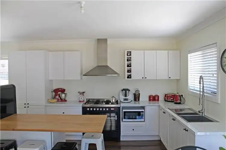62 Karoola Crescent, Surfside NSW 2536