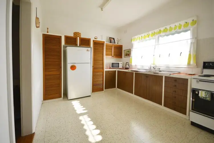 Fifth view of Homely house listing, 15 Erica Avenue, St Albans VIC 3021