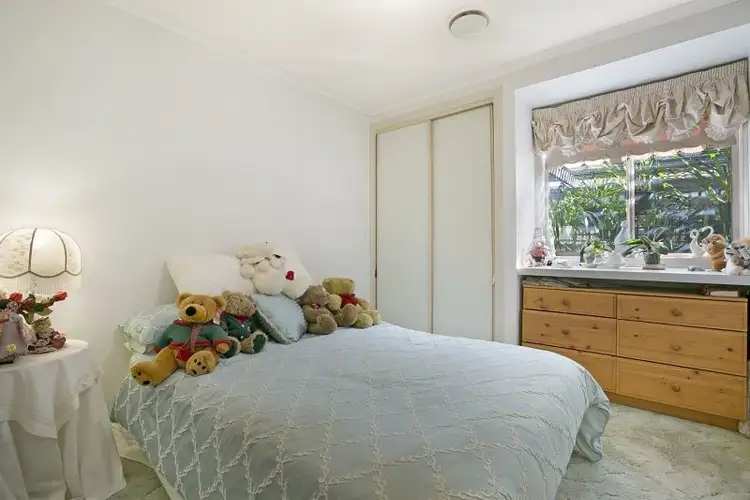 Sixth view of Homely house listing, 2 Elda Court, Cranbourne North VIC 3977