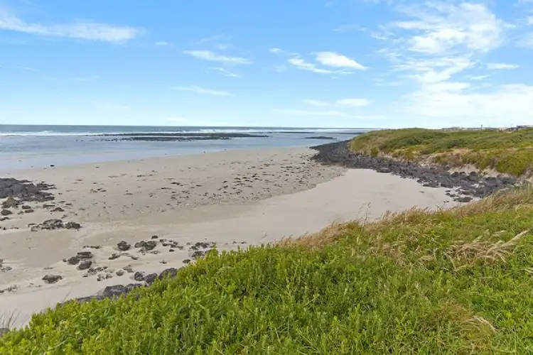 12 Mills Cres, Port Fairy VIC 3284